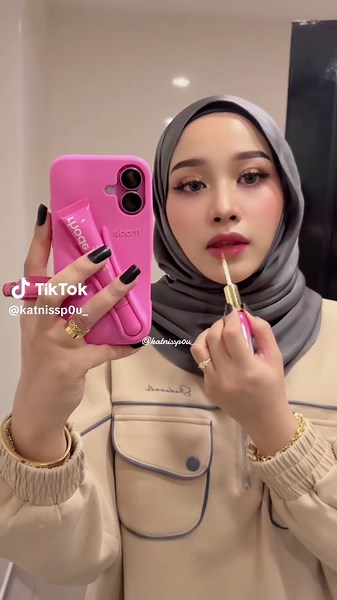 Essential Guide to Lip Matte Makeup Techniques