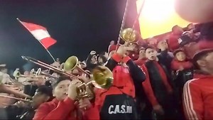 3.7K views · 101 reactions | Lo que se vive en la tribuna no tiene explicación!!! Locura total | Murga La Famosa Banda Del Camion | Facebook
