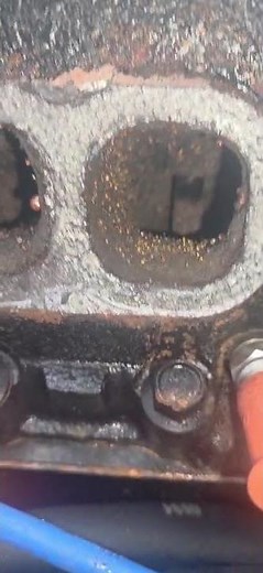 5.0L MerCruiser: Water Intrusion From Exhaust Manifolds – Rusting Cylinders? #mercruiser #Manifolds