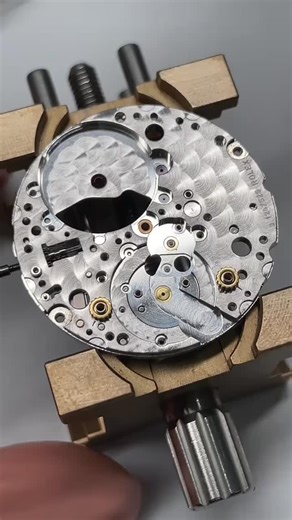 Eisenbuy_Watch on Instagram: "Rolex 3135 movement assembly #Rolex #LuxuryWatches #RolexCollector #RolexWatchForSale #SwissMadeWatches"