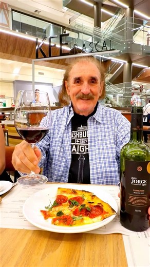 Vinho Tinto Carmenere Cave Geisse do Rio Grande do Sul + Pizza de Pepperoni no Rascal, São Paulo
