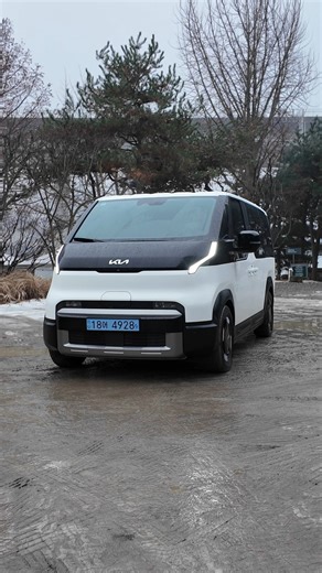 Autogefühl on Instagram: "💡Premium interior of the Kia PV5, from 38.000 - 49.000 Euro. A van revolution? This is the Kia PV5, here as a passenger version with a 2-3-0 setup. It is flexible and can house up to 7 seats (2-2-3 setup), the cockpit is modern and shows a new Kia interface and software, the rear features a bench, the trunk a large luggage area. The whole vehicle features high grade leatherette seats which are very comfortable. Alternatively, you can also get a cargo version for trans