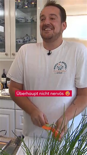 Das perfekte Dinner on Instagram: "Zum ersten Mal im Fernsehen kochen und dann auch noch als Erster. Wir fühlen mit Dir, Markus! ❤️ DAS PERFEKTE DINNER – montags bis freitags um 19 Uhr bei @vox oder jederzeit auf @rtlplus #dasperfektedinner #meme #darmstadt #vox"