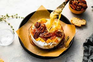 This Baked Brie is Pure Deliciousness in 25 Minutes!