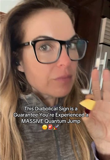 How you react is equally as important as how you act when quantum jumping 😳 🎫 Come to 3 Days to Make Bank Live Online 🔗 in B!0 > I only do this once a year! #quantumjumping #quantumleap #femaleentrepreneur #identityshift #millionairemindset