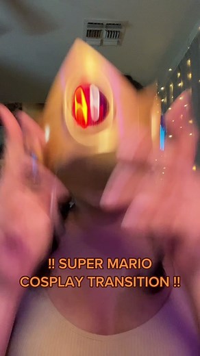 Princess Daisy Super Mario Cosplay Showcase