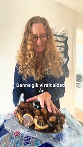 Hvad er jeg mest kendt for her på DichmannsDIY? Det er helt klart mine kranse af limteknik. Det er klart dem-i mange forskellige variationer, som har været grundlaget for min profil👏 og jeg forstår det godt- jeg er vild med de kranse af limteknik. Fordelen er at de kan gemmes, og tages frem alt efter sæson. Denne er fra sidste år og nu er det sæson igen til kogler, diverse nødder mm 🍁🍂 Jeg elsker, hvordan man kan bruge naturens egne materialer, der ligger lige udenfor døren. Det er billigt, n