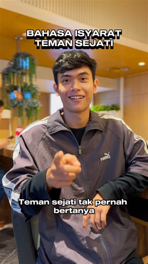 Sporting habis gaes Fans @nidjiofficial buat bahasa isyarat lagu Teman Sejati. 🫶🏻😍 Cuti sekolah penuh aksi, penuh misi! Mak ayah, jangan lupa bawa anak-anak serbu pawagam! Ejen Ali The Movie 2 — filem aksi animasi untuk semua, dari kecil sampai besar ‼️ #ejenalithemovie2 #eatm2 #ejenali #letsplay #AniMY #sapotlokal #SaluteAnimatorTempatan | TV3 Malaysia