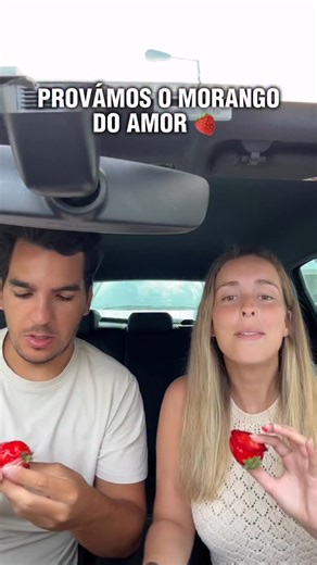 16K views · 191 reactions | A nossa review ao morango do amor que está viral. Desculpem, não dá para gravar um vídeo sério com o Carlos  Aviso: Depois de comprar os morangos, deixei fora do frio e por esse motivo é que a parte do açúcar não estava tão dura. #morangodoamor | Sara Maia | Facebook