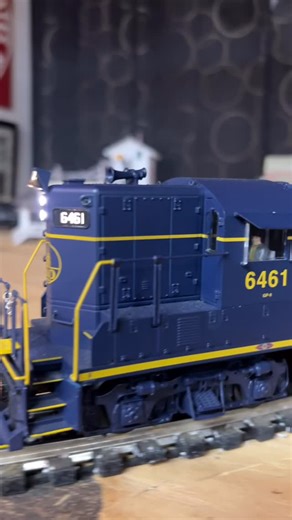 Zac @Jokers Trains on Instagram: "Big fan of these Lionel gp9. Now just waiting for more to be made. #modeltrains #train #diesel"