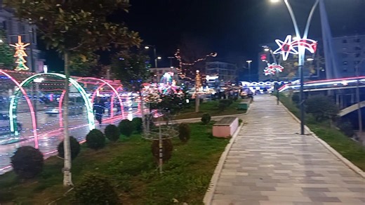 Fieri-Live ( Newsalbania.al) Atmosferë fundviti. 24 dhjetor 2025 .Ardhsh i mbarë 2026! | newsalbania.al