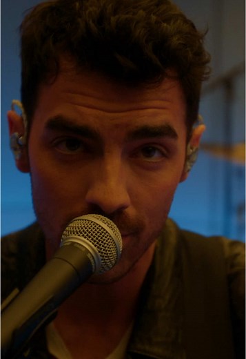 Vevo (@vevo) - Joe Jonas Live Performance of 'Heart By Heart'