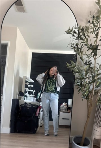 Can’t ever go wrong with drugstore products!!! @target @e.l.f. Cosmetics @NYX Professional Makeup @Maybelline NY @essence.cosmetics @Huda Beauty @Laura Geller Beauty @d’Alba US #drugstoremakeup #makeuptutorial @Charlotte Tilbury @LipLiner™