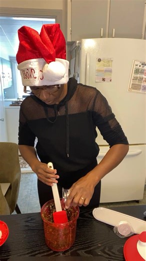 en preparation pour mon menue de Noël 🎄 Bienvenue à la Recette de semaine Cuisiner en toute simplicité c’est quand t’es bien outillé!💥 Métro-Boulot-Dodo ceci est pour toi🤙 Pour rejoindre mon VIP La Bonome Tupperware 👇 https://www.facebook.com/groups/552720322658486/ Pour t’équiper par toi-même 👇 https://my.tupperware.ca/nadiabonome Pour t’inscrire et magasiner à 25%par toi même 👇 https://my.tupperware.ca/nadiabonome/Enroll | Maria Meriano Business Leader of Tupperware Les Diamants