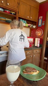 When you are busy working around your house, what is your easy go to for lunch.? Sometimes we don't want to just stop and eat because we want to get our project done. It may be raking leaves, painting, outdoor furniture, getting caught up on laundry, or baking a cake. Whatever the project is sometimes we just want to keep on going. Why do we do that? It's because when we stop we stiffen up, legs won't move ,and in our back aches, if we stop. when this happens, we put off the project till tomorro