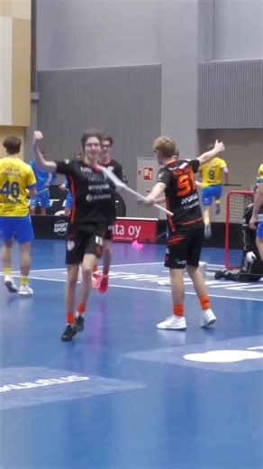 F-liiga | 𝙑𝙄𝙄𝙆𝙊𝙉 𝙈𝘼𝘼𝙇𝙄 𝙆𝘼𝙄𝙉𝙐𝙇𝘼𝙄𝙎𝙀𝙉 𝙏𝘼𝙋𝘼𝘼𝙉! Salibandyväelle tuttujen Kainulaisten veljesten nuorin - Jesperi Kainulainen täräyttää nimesä F-liigan... | Instagram