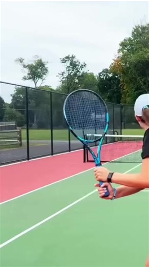 Check out Bella @random.tennis' Backhands CrossCourt 🎾👍 For your regripping needs, visit us at alien-pros.shop ✅️ #TennisCoach #AlienPros #GameOn #CourtStyle #Tennis