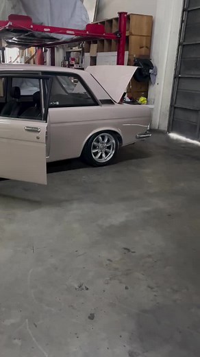 Datsun 510: Un Clásico de Estilo y Rendimiento