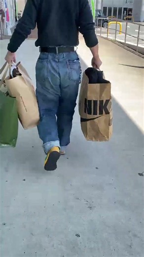 I tried selling clothes at 2nd Street 4