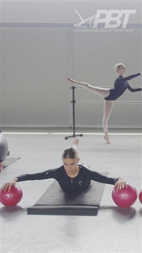 ✨ Dance educators across North America are discovering 𝙋𝙧𝙤𝙜𝙧𝙚𝙨𝙨𝙞𝙣𝙜 𝘽𝙖𝙡𝙡𝙚𝙩 𝙏𝙚𝙘𝙝𝙣𝙞𝙦𝙪𝙚 (𝙋𝘽𝙏) – the training method that transforms how dancers build strength, alignment, and real muscle memory. This fall, we’re bringing 𝗺𝘂𝗹𝘁𝗶𝗽𝗹𝗲 𝗼𝗻𝗹𝗶𝗻𝗲 𝗮𝗻𝗱 𝗶𝗻-𝗽𝗲𝗿𝘀𝗼𝗻 𝗰𝗲𝗿𝘁𝗶𝗳𝗶𝗰𝗮𝘁𝗶𝗼𝗻 𝘄𝗼𝗿𝗸𝘀𝗵𝗼𝗽𝘀 to the USA & Canada. Whether you’re just starting your PBT journey or ready to advance to Level 2 or 3, there’s a workshop designed for you. ✔️ Live, int