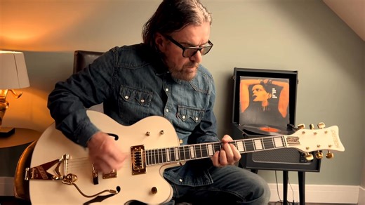 🤍🦅 Falcon Friday video filmed during a photo session to launch my beautiful BD Signature 8424 Gretsch Guitars White Falcon. Now all you “Cult Addicts” name that tune! #BillyDuffy #Gretsch #WhiteFalcon #TheCult #FalconFriday 🎥 Mick Peek | Billy Duffy