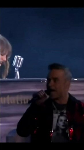 Taylor Swift and Robbie Williams sing the emotional song Angels pt1