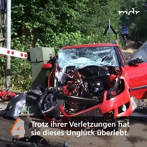 In der Nähe von Sömmerda hat sich ein schwerer Unfall auf einem Bahnübergang ereignet. Dabei kollidierten ein Auto und eine Regionalbahn. | Der starke Osten
