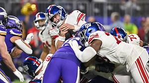 Jones showcases his grit on fourth-down-conversion QB sneak in red zone