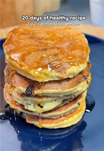 Gluten free the fluffy pancakes 🥞 ✨ healthy and delicious 🤤 2 bananas 2 eggs 1 tsp baking powder 60gr oat flour 30gr greek yoghurt Chocochips (optional) Honey for dressing #bananapancakes #healthyrecipe #20days #fyp