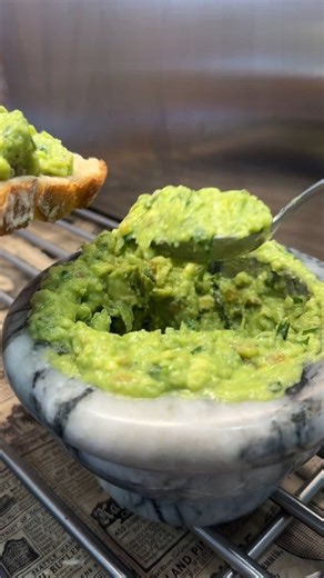 The BEST Homemade Guacamole - In just 10 minutes (I want to warn you right away that the authentic guacamole recipe does not use garlic 🧄) #shefsofiaa #guacamole #salsa #homemade #mexicanfood | Sofiaa Foodie
