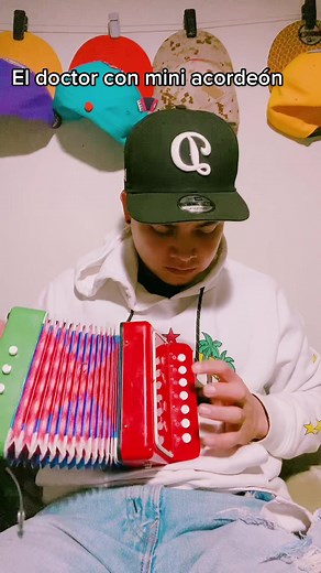 Mini Toy Accordion Songs: How to Play 'Now Soy Yo Ya No Eres Tú'