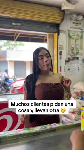 La clienta distraída y el enfoque en la atención
