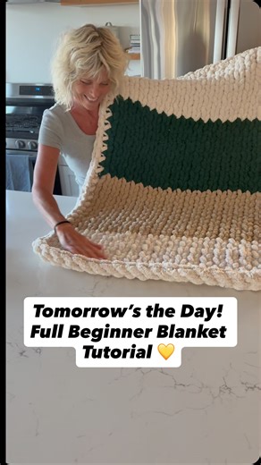 141K views · 7.7K reactions | If you’ve ever wanted to make your first chunky knit blanket, this is for you!  The full beginner tutorial, from shopping at Hobby Lobby to finishing your cozy blanket, will be uploaded tomorrow! #chunkyknitblanket #beginnerknitting #hobbylobby #chunkyknitblankets #chunkyknit #helleschunkyknitblankets #fingerknitting #fyp | Holymolydane | Facebook