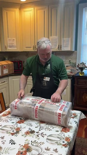 The wait is over! Our long-awaited Matteo Marsili violin has arrived from Cremona! Straight from the hands of an Italian master to ours — let’s open the box and meet this beauty in person! @Matteo_marsili #luthier #luthierlife #cremona2025 #cremonamusica #matteomarsili #matteomarsililiuteria | Huthmaker Violins