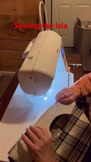Sewing the Isla. #bagstockdesigns #craftsbyholley