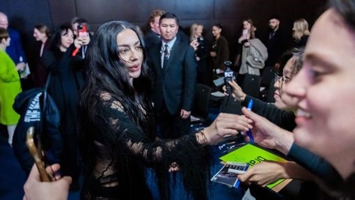 Popstar: Wie der brat-Sommer endete – Das Phänomen Charli xcx