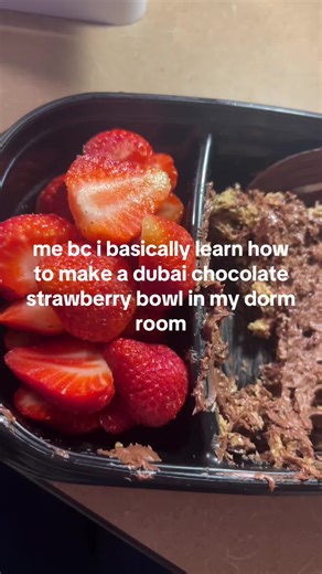 How to Make a Dubai Chocolate Strawberry Bowl in Your Dorm