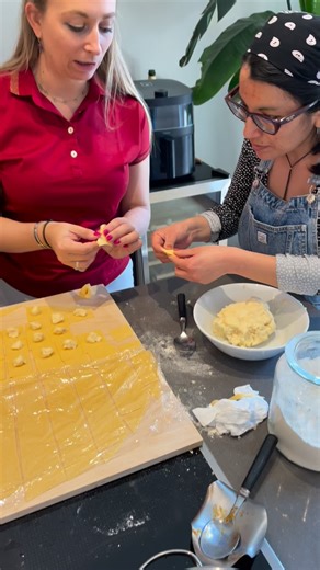7 comments | Cappelletti making - Chef Francesca There’s something...