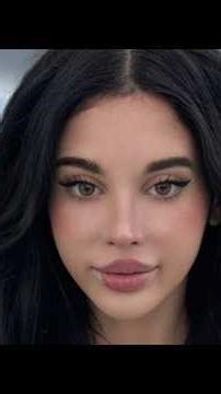 Alex Mucci - Strong Curvy Plus Size Fashion Model | Instagram Influencer | Body Positivity | Bio