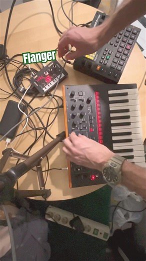 How apply flanger and reverberation space from korg nts-1 #tr909 #bass303 #space #nts1