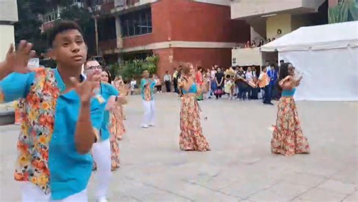 4.4K views · 59 reactions | El Grupo de Danza Moderna "Pumas Dance" de UNAH Campus Choluteca brilla con su energía y talento en la Plaza Cuatro Culturas durante el FUCAIN 2025.  #FUCAIN2025 #UNAHNuevaHistoria | TV UNAH | Facebook