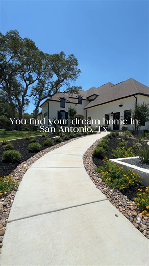 Most buyers don’t know this about new construction near The Rim…👀 Shopping. Dining. Entertainment. And now… brand new construction homes nearby 👀 ✔️ Inventory homes available ✔️ Build from scratch options ✔️ Modern layouts & finishes Would you rather move in now or build it exactly how you want? Comment or DM “NEW BUILD” for more info 👇