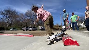 #hosoisauceoftheday ❤️⚔️❤️ “GET OUTSIDE and ENJOY YOURSELF and THOSE AROUND YOU… DONT ISOLATE AND KEEP YOUR SIGNIFICANCE and PASSIONS to YOURSELF… YOU can make the WORLD (PEOPLE) a better place and REALIZE how IMPORTANT THEY ARE… BY JUST SHOWING UP…” 🎥 @therobertvargas 🤙😎#mondaymotivation | Christian Hosoi