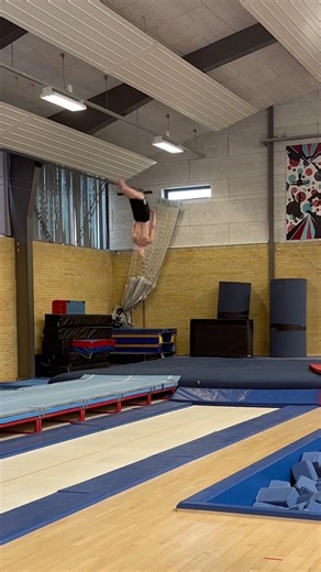 Could Simoe Biles do this!😳🐐 #gymnast #gymnastics #tumbler #flips #flip #salto #tumbling