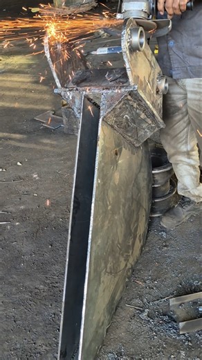 “Custom Mini Bucket Fabrication for CAT 428 Backhoe | Heavy Workshop Build 🔥”#machine