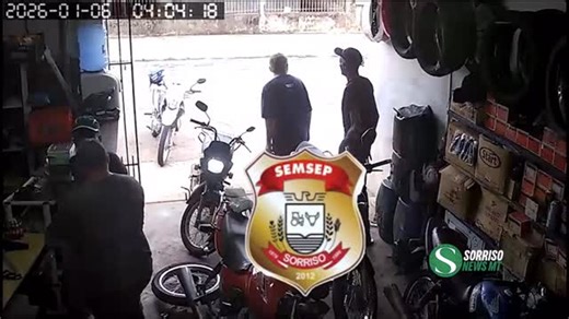Site de Noticias / Divulgação em geral on Instagram: "🚨 VÍDEO | Tentativa de assalto termina em tiros dentro de oficina em Sorriso Imagens mostram empresário reagindo a criminosos durante ataque na oficina CID Motos, no bairro Jardim Primavera. A vítima foi baleada e socorrida. Um dos suspeitos ficou ferido durante a fuga. ▶️ Assista ao vídeo e veja como tudo aconteceu"