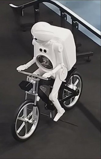 見せてもらおうか、不倒停止の技術とやらを…。 #japanmobilityshow #ロボット #村田製作所