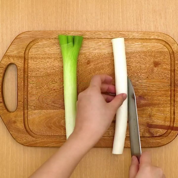 長ネギをたっぷり使って！豚肉のネギ塩炒めのレシピ | デリッシュキッチン