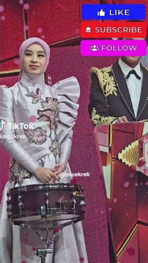 A STUDIO WAS BROKEN OUT WATCHING VALEN'S PERFORMANCE AT THE INDOSIAR MEGA CONCERT LAST NIGHT
