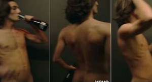 Fenomeno Maneskin, il nudo integrale di Damiano nel video di Chosen: il web impazzisce